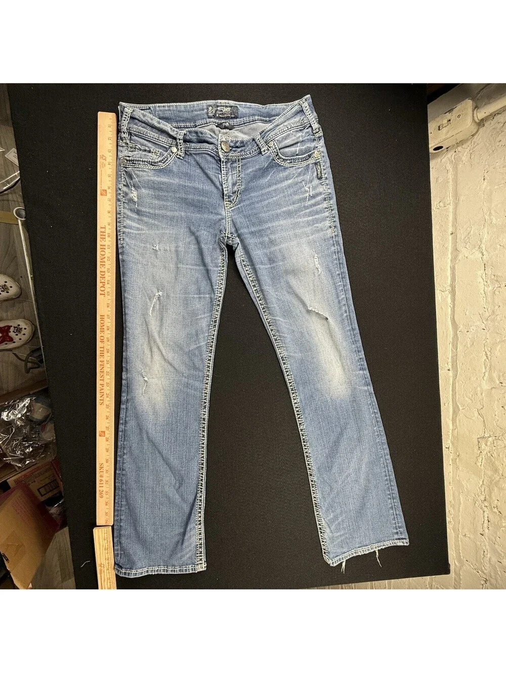Silver Jeans Co. Men’s Suki Blue Light Wash Slim Bootcut Jeans Distressed